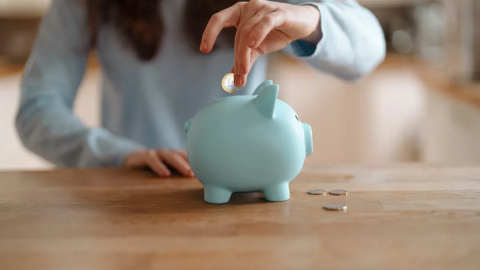 Euro area household savings rate advances to 15.5%