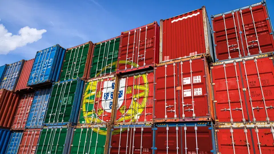 Exports fell by 0.1% and imports rose by 5.2% in the third quarter.