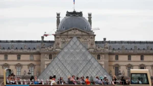 Five architect applications selected for works at the Louvre Museum