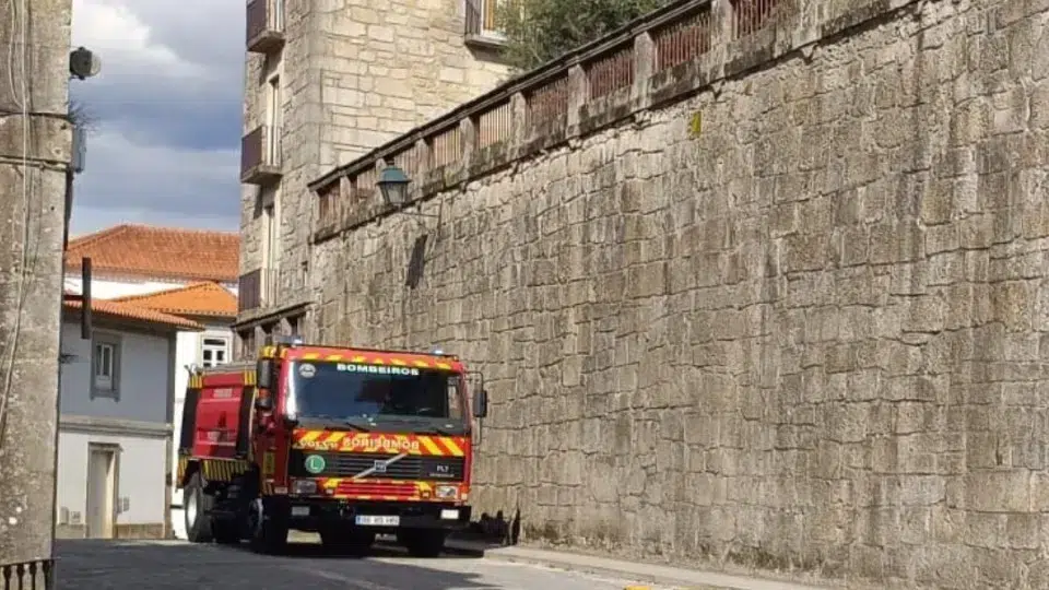 Five displaced after residential fire in Ponte de Lima