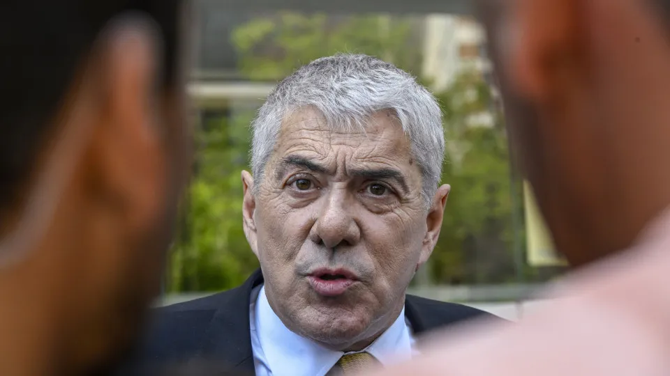 Former manager confirms friend's transfers to Sócrates' sphere