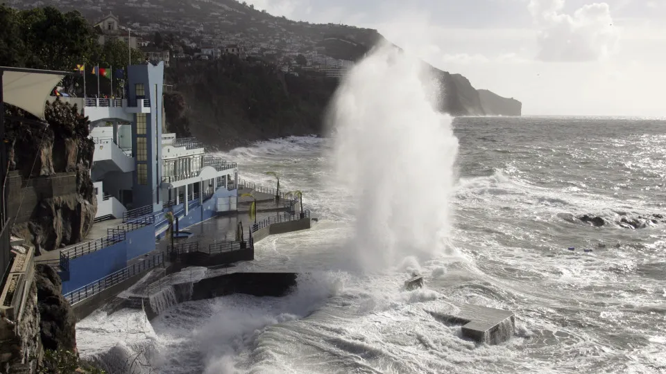 Funchal Captaincy extends strong wind warning