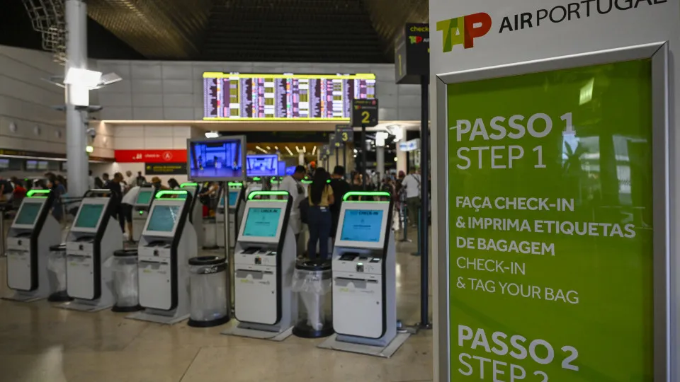 Here's what penalized Menzies in the airport tender