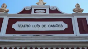 Hotel Europa debuts at Teatro Lu.Ca play with a children's perspective on their parents' lives