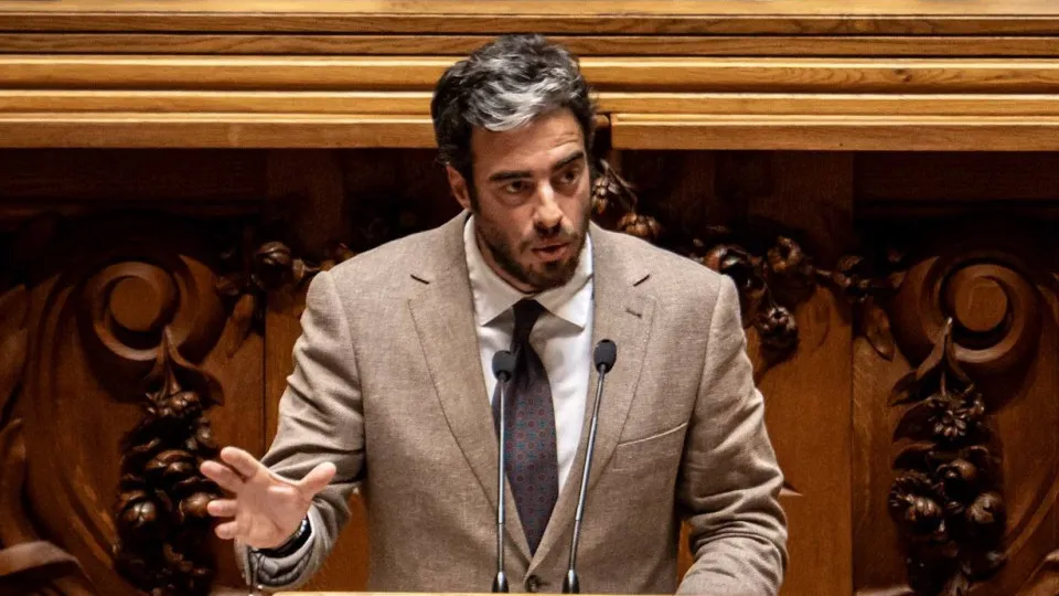 IL considers that the proposal "is very little" and could be a PS Budget.