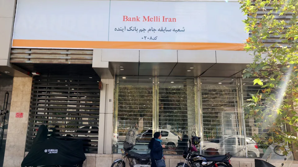 Iran declares bankruptcy of one of the largest private banks in the country
