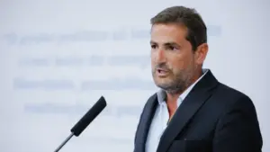 "It will remain forever in the history of Portugal". Hugo Soares recalls Balsemão.