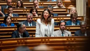 Leitão points to government inaction, Montenegro accuses her of "radicalizing the IL"