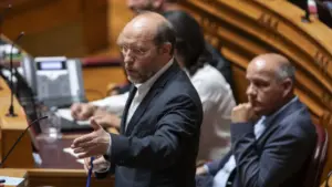 Livre will vote against the budget in general. "The right needs opposition"