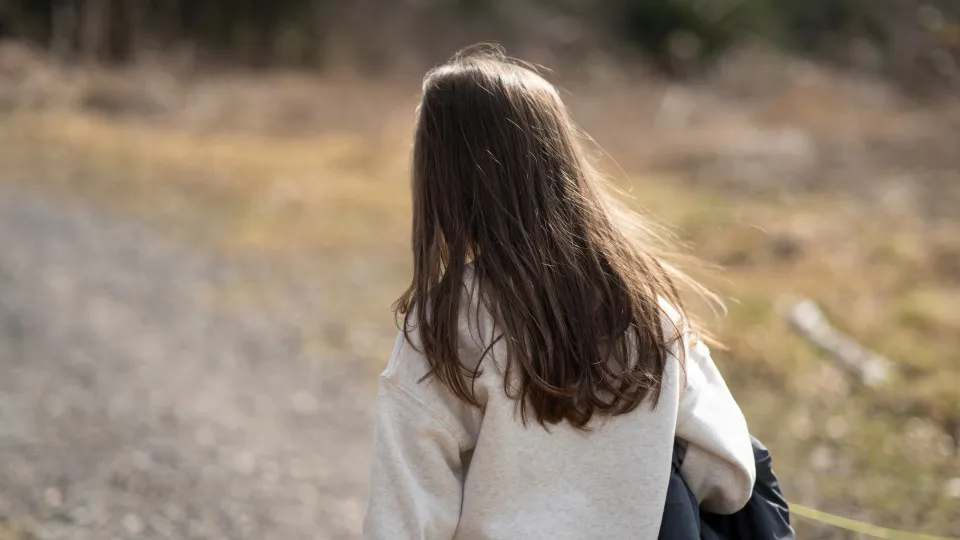 Man arrested for abusing stepdaughter in Amadora. Girl told teacher