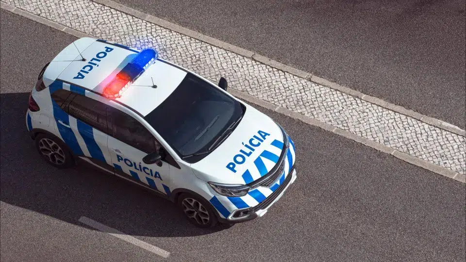 Man under house arrest assaults PSP officer