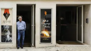 Manager of Cinema Ideal wants to return the medal to the Minister of Culture