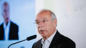 Marques Mendes announces support from CDS-PP leader Luís Queiró.