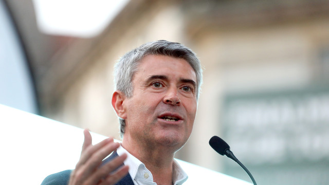 Carneiro desafia Montenegro a demitir ministra da Saúde: 