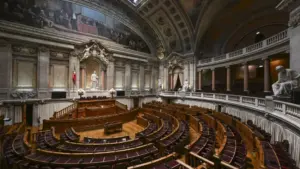 Nationality law discussed amid accusations between Right and Left