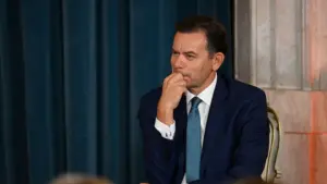 Nationality law? Government does not interfere in "jealous attitudes"