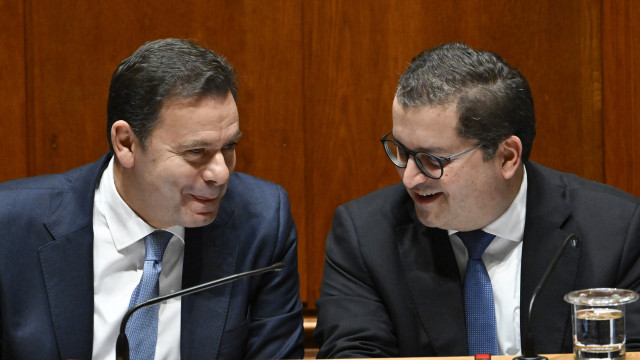 Proposta orçamental entregue quinta-feira na AR (um dia antes do prazo)