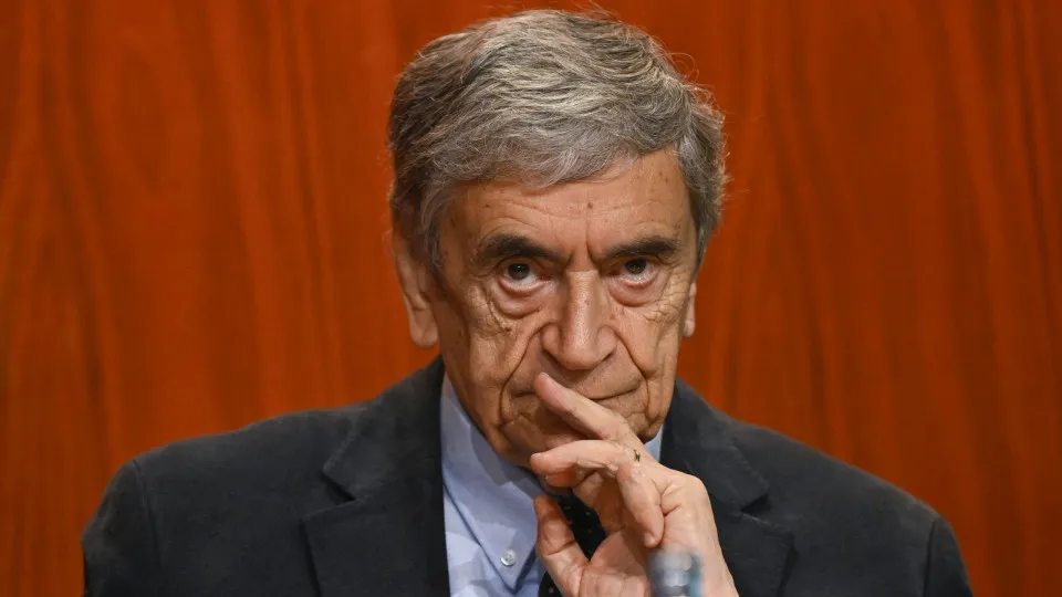 Parliament highlights "remarkable civic commitment" of Laborinho Lúcio