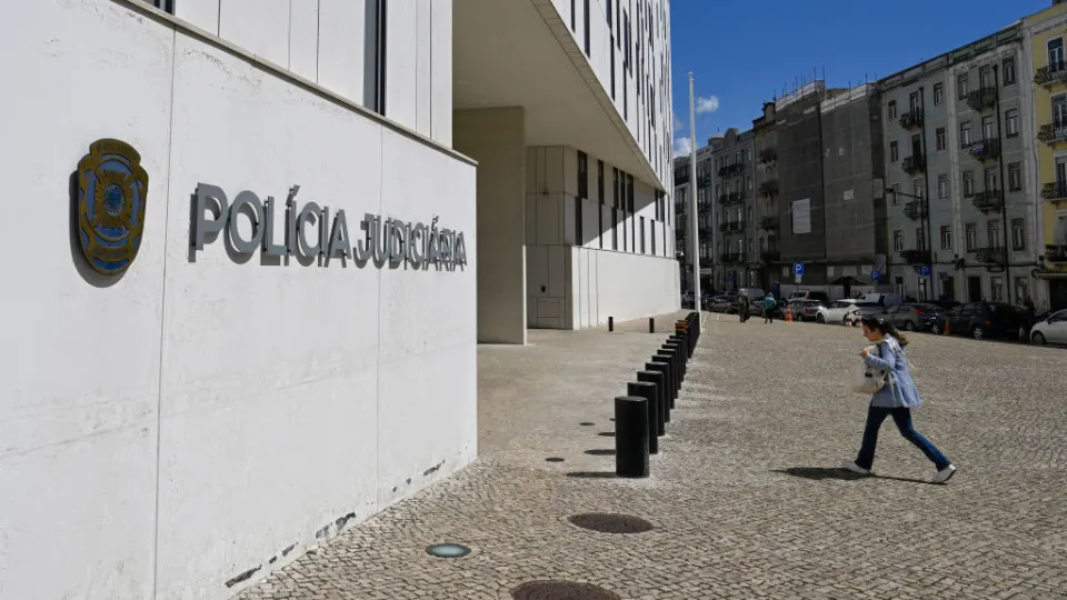 PJ detains Luso-French convicted in France for various online scams