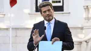 Presidential? Ventura wants votes to be the "firm hand the country needs"