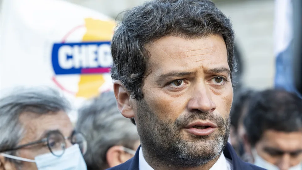 "Prime Minister wants to keep this Health Minister as a lightning rod"