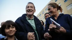 Projections fluctuate between a victory for Menezes in Gaia and a tie with the PS