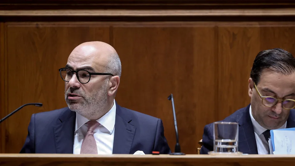 Queues at Lisbon airport border cause "reputational damage"