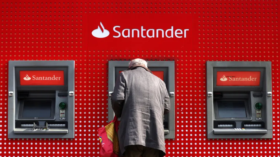 Santander Group increases profits by 11% up to September to 10.337 million.