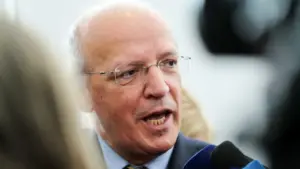 Santos Silva says that PS abstention is "the greatest harm" to the Government