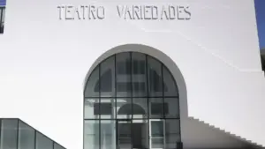 Teatro Variedades "didn't get better nor help" actors to do theater