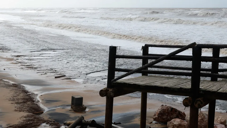 There are 4 districts on 'orange' alert until 3:00 PM due to heavy rain. Here they are.