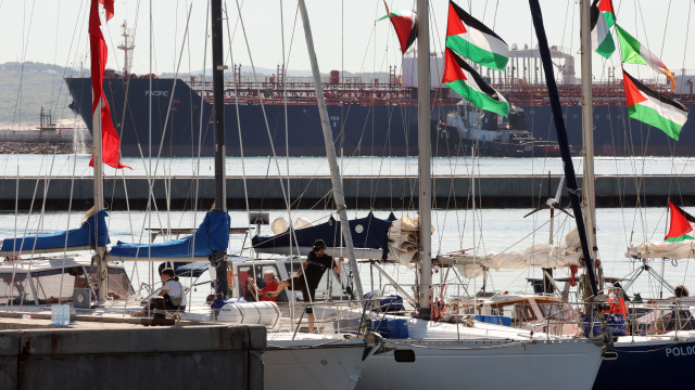Flotilla enters the risk zone bound for Gaza Strip