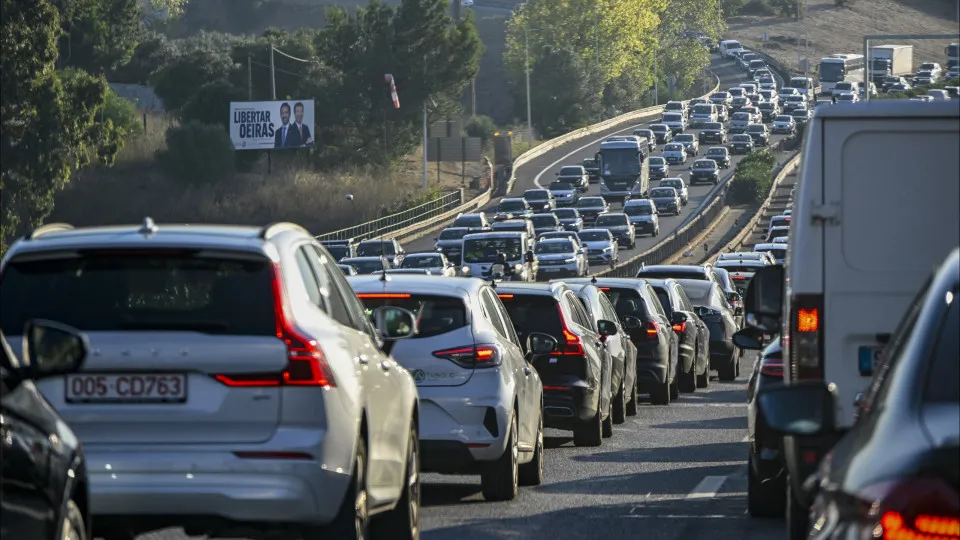 Traffic reopened on the A5 after an accident in Linda-a-Velha