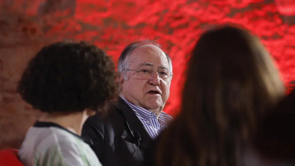 Vasco Lourenço supports Seguro and calls for the withdrawal of António Filipe and Catarina Martins