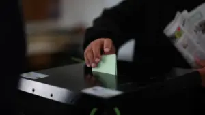 Who are the former mayors who were re-elected?