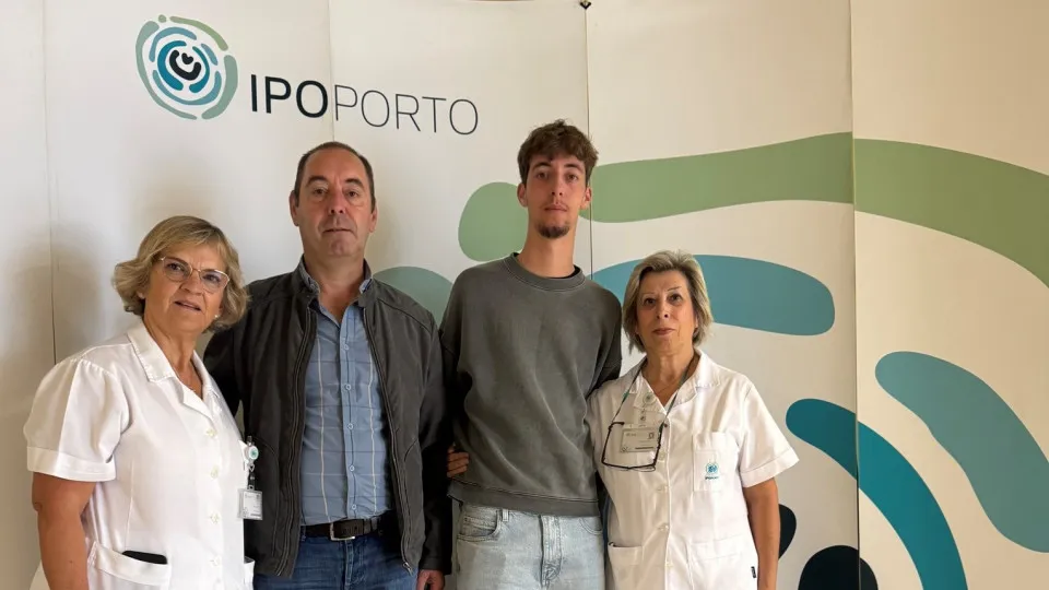 12th-grade student donates "monitor" to Porto's IPO. "Charitable gesture"