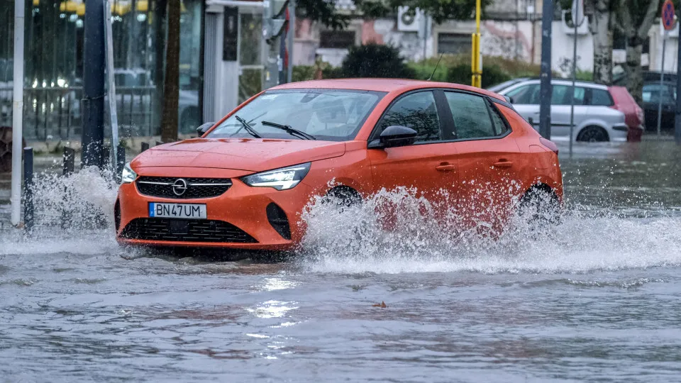 1,874 occurrences recorded by 5:00 p.m. due to bad weather