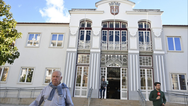 Accused of assaulting employees at the Torres Vedras Chamber apologizes.