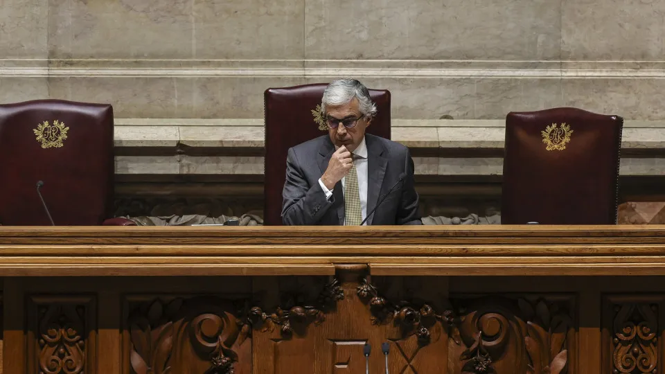 Aguiar-Branco receives the president of the National Assembly of France