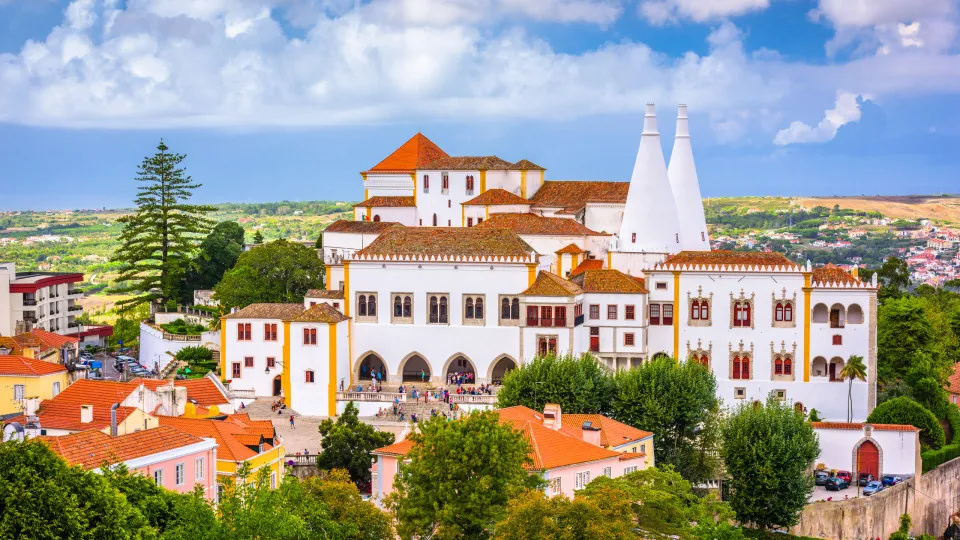 Alleged guides intimidate visitors and rob vehicles in the village and mountains of Sintra
