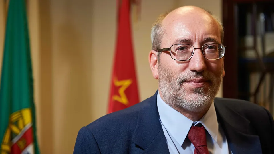 António Filipe criticizes the "virtuous justification" for the closure of neonatology at D. Estefânia.