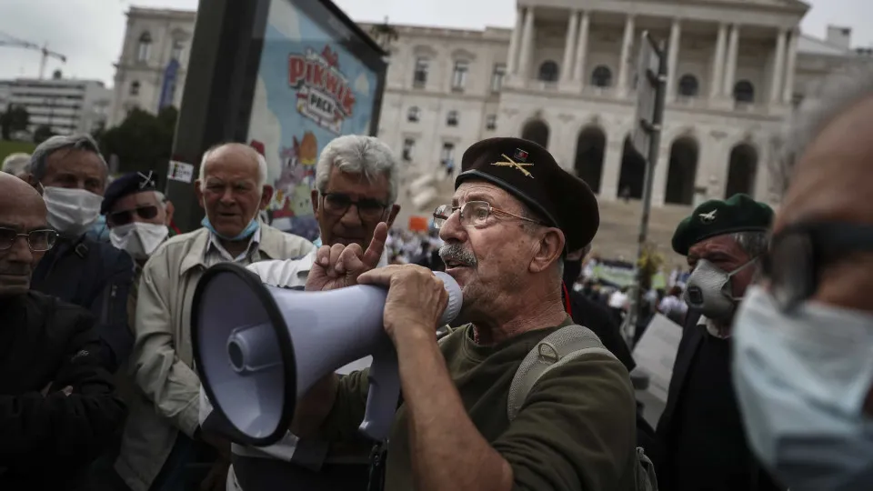 Approved a PS proposal to increase the supplement for former combatants