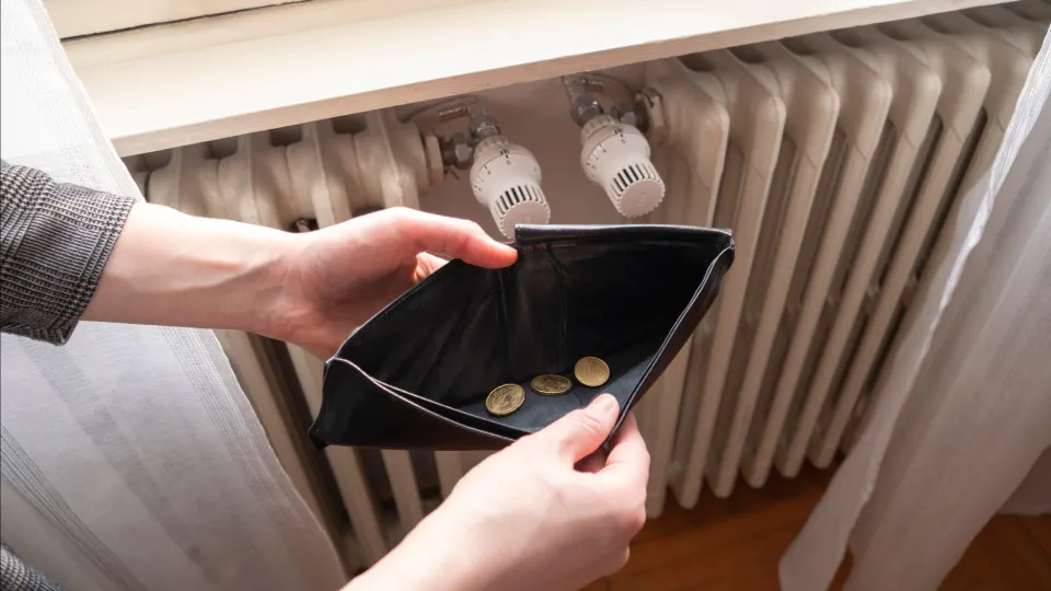 Approved Livre's proposal to launch a strategy to combat poverty