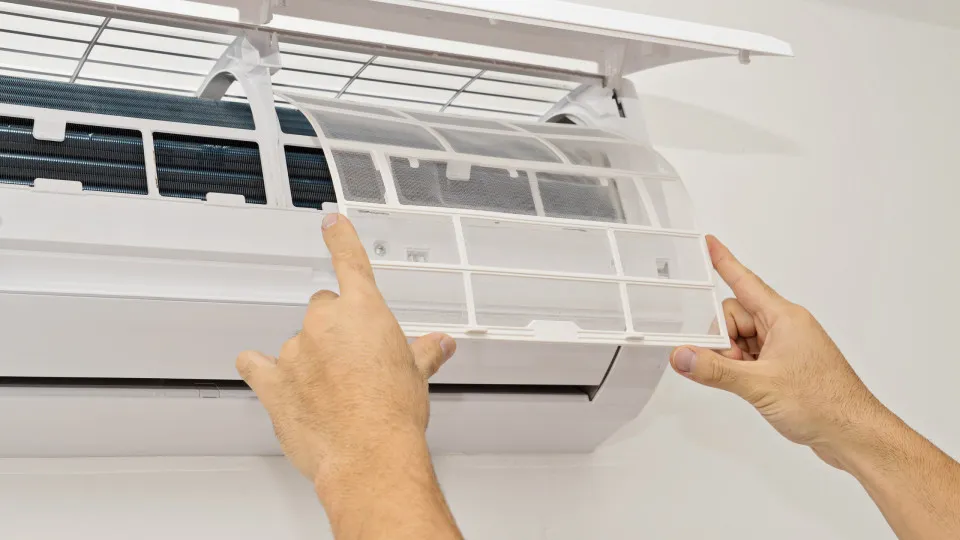 Associations call for VAT reduction on solar panels and air conditioning.