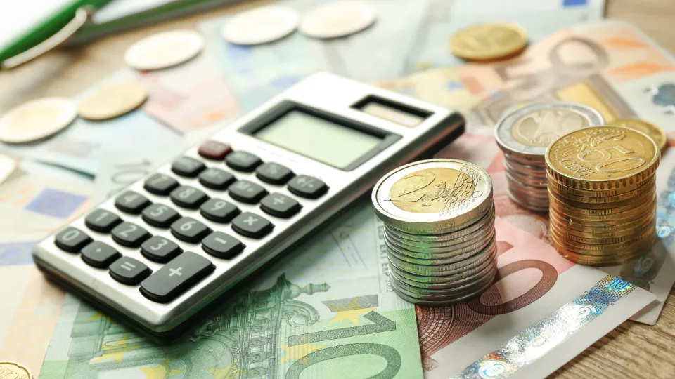 Attention: Early reforms risk a 17.6% cut next year.