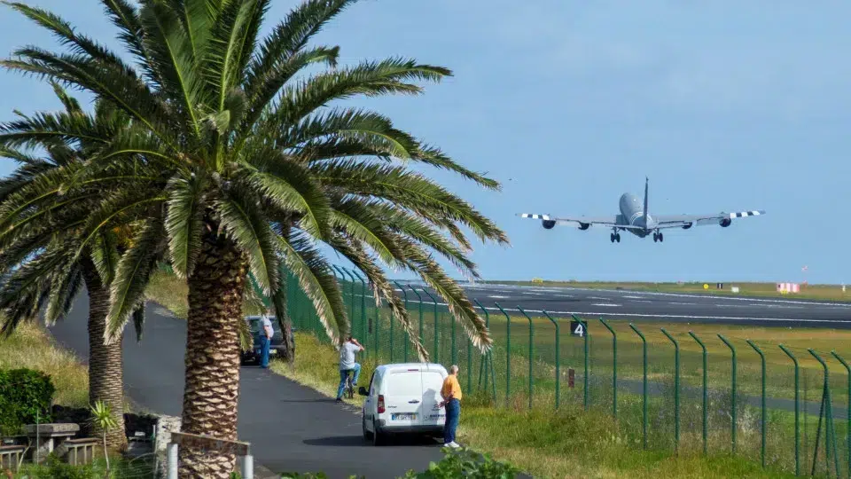 Azores Government compensates 70 workers from Lajes Base