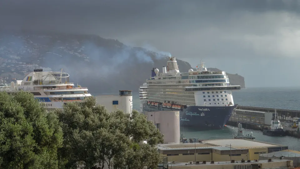Bad weather. Five cruise ships diverted from Funchal Port.