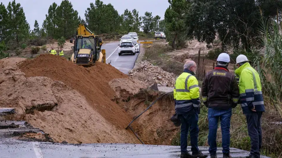 Bad weather. Mainland Portugal with more than 2,800 occurrences by 10pm