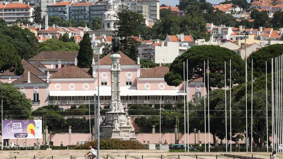 Belém Palace in orange to raise awareness about violence against women