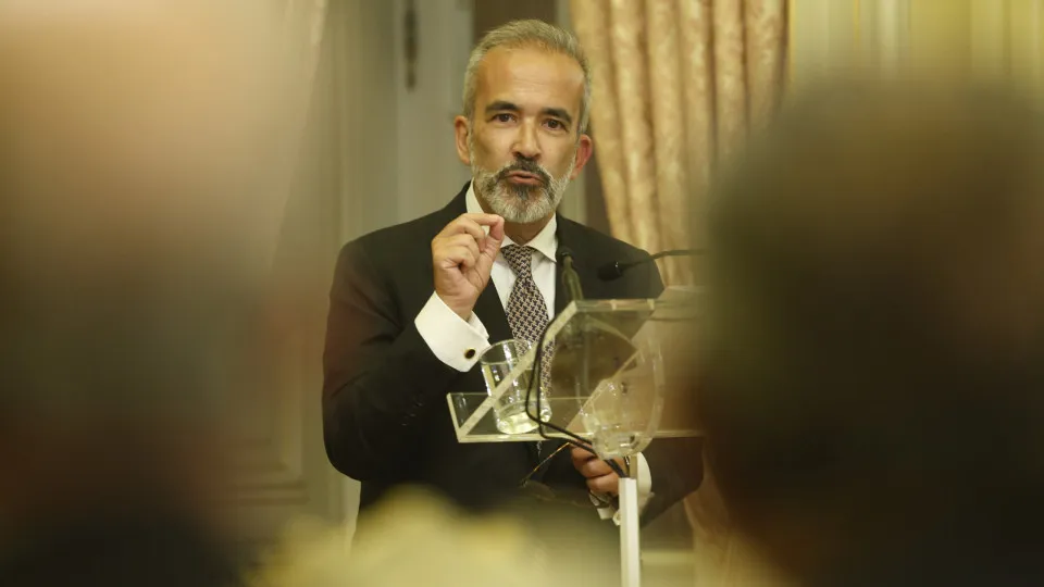 Bicesse Agreement? Book is the "history of the Angolan and Portuguese peoples"